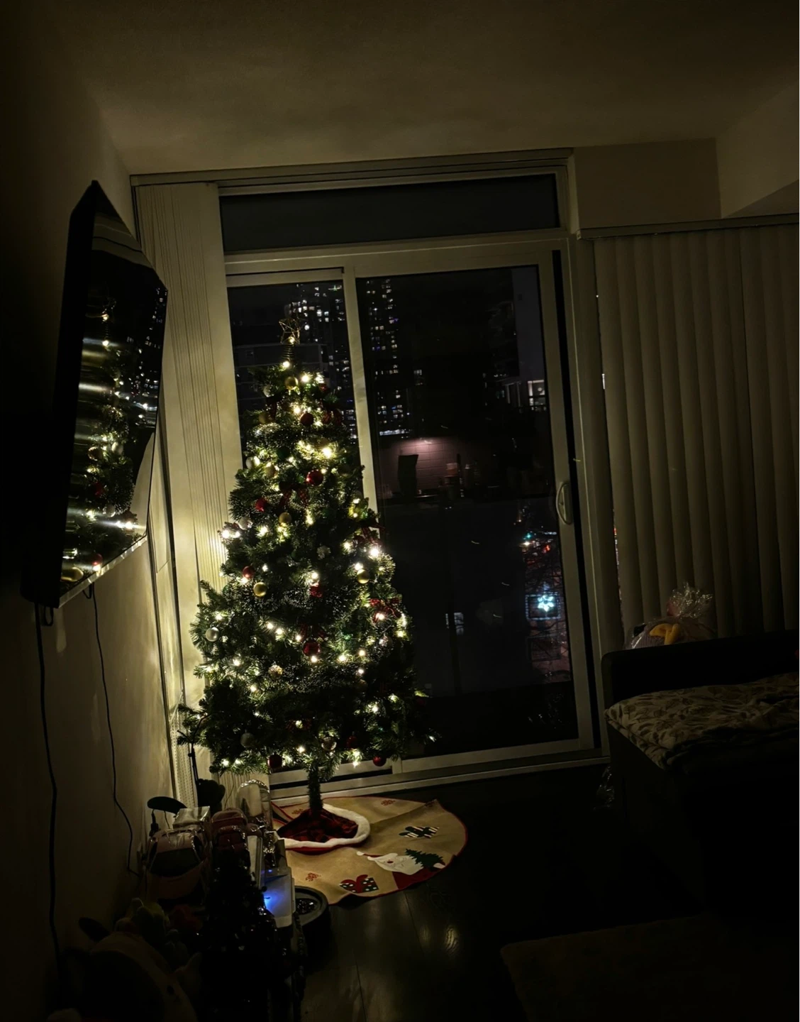 6.5' Pre-Lit LED Christmas Tree (Comes with Decorations) - photo 2