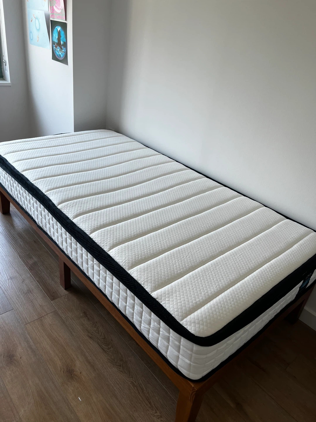 [QUICK SALE] Twin XL Mattress + Bed Frame - Excellent Condition - photo 2