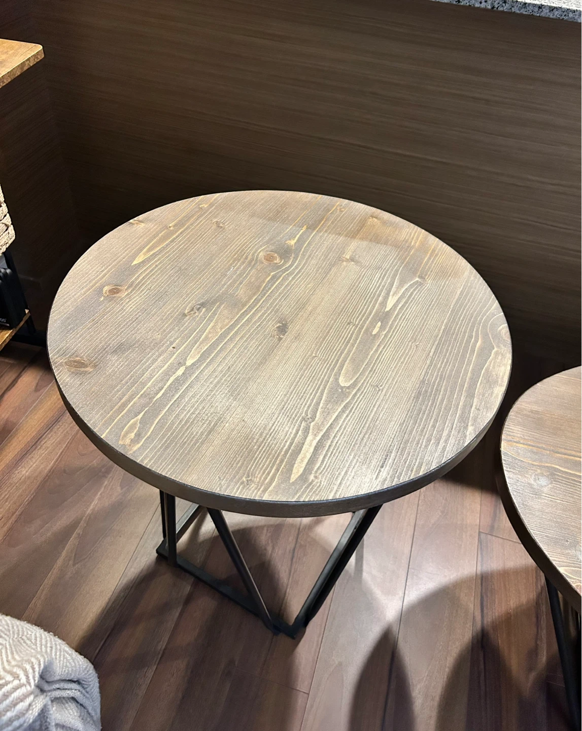 Coffee table and End table- set of 3 - photo 4