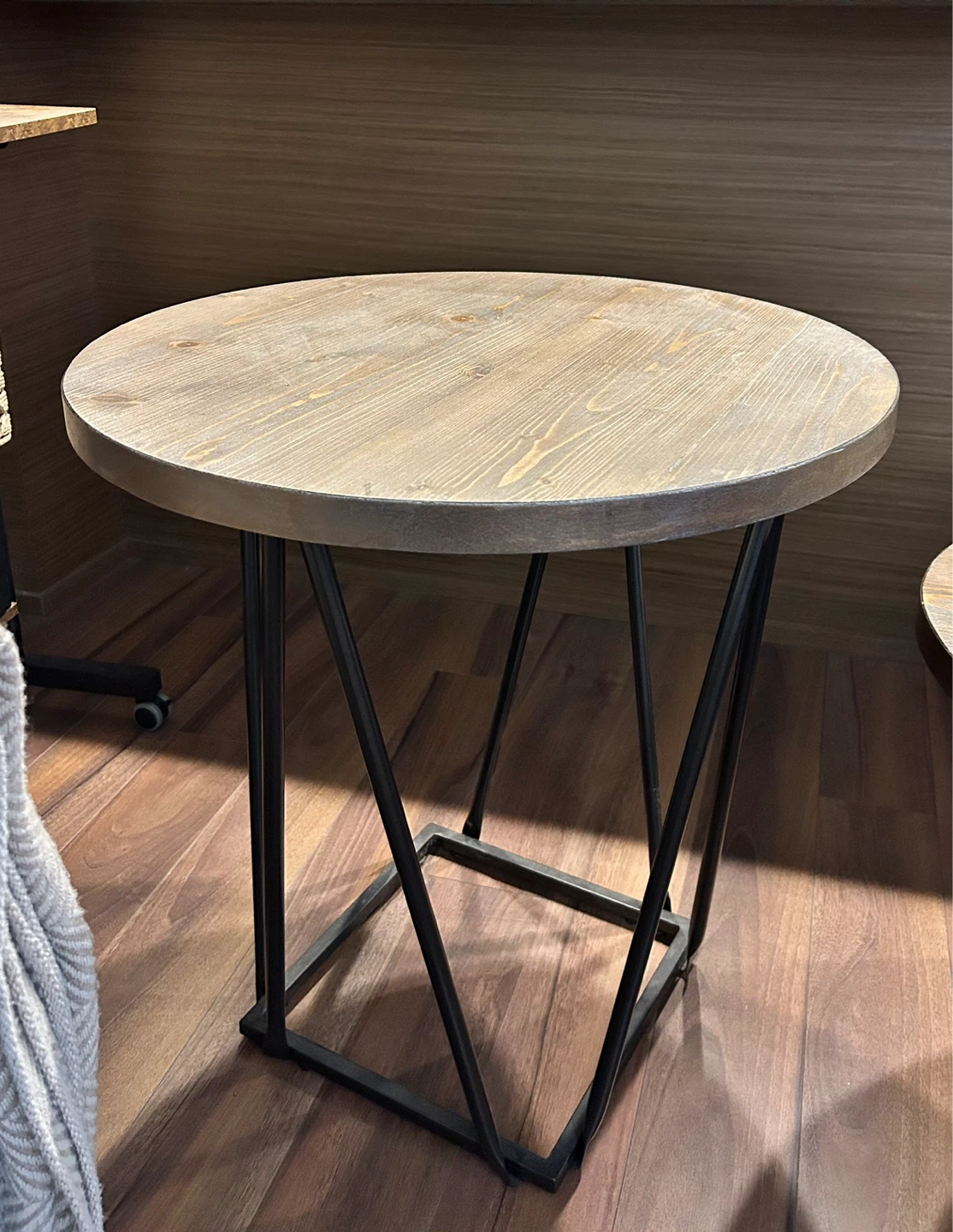 Coffee table and End table- set of 3 - photo 5