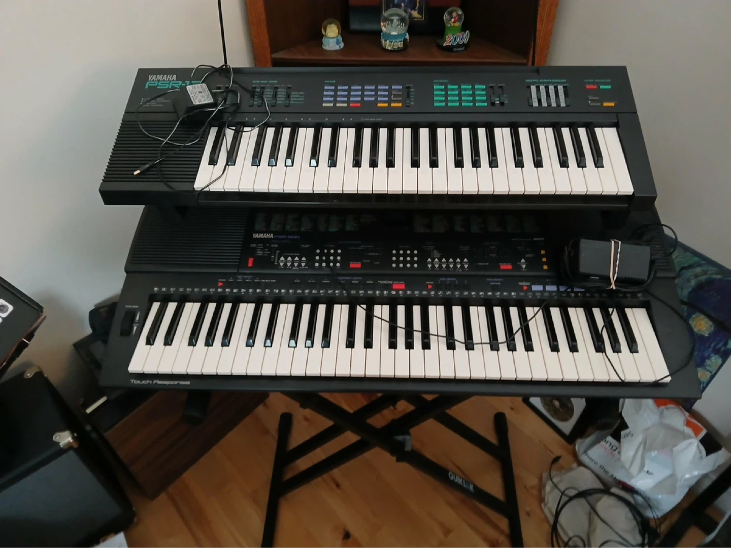 2 Yamaha Keyboards (PSR 16 & 500) & Dual Stand