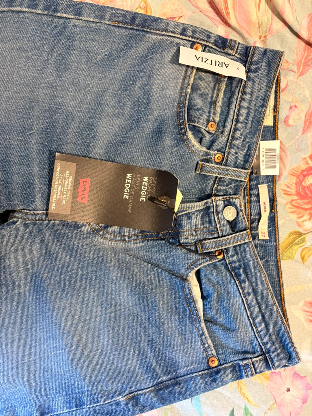 Levi's Wedgie Icon Fit Ankle Jeans - Size 27