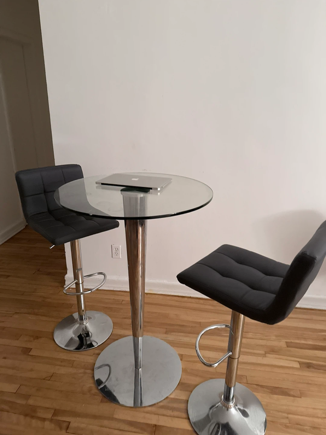 Glass Top Pub Table with 2 Black Bar Stools