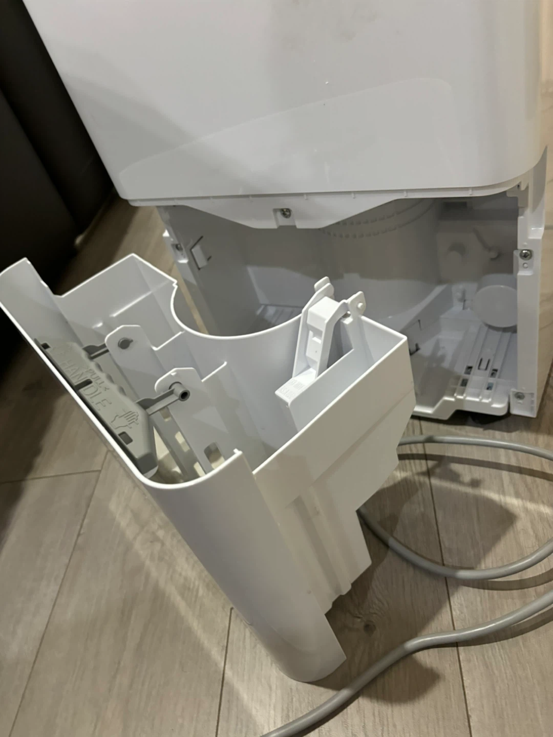Hisense 50-pint dehumidifier - photo 4