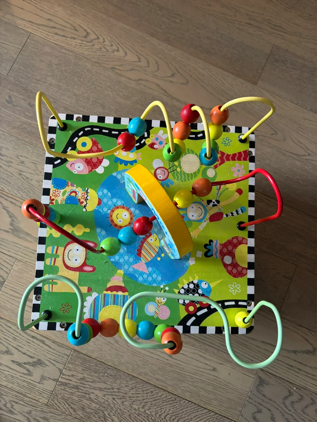 Maxi-Ville Activity Cube