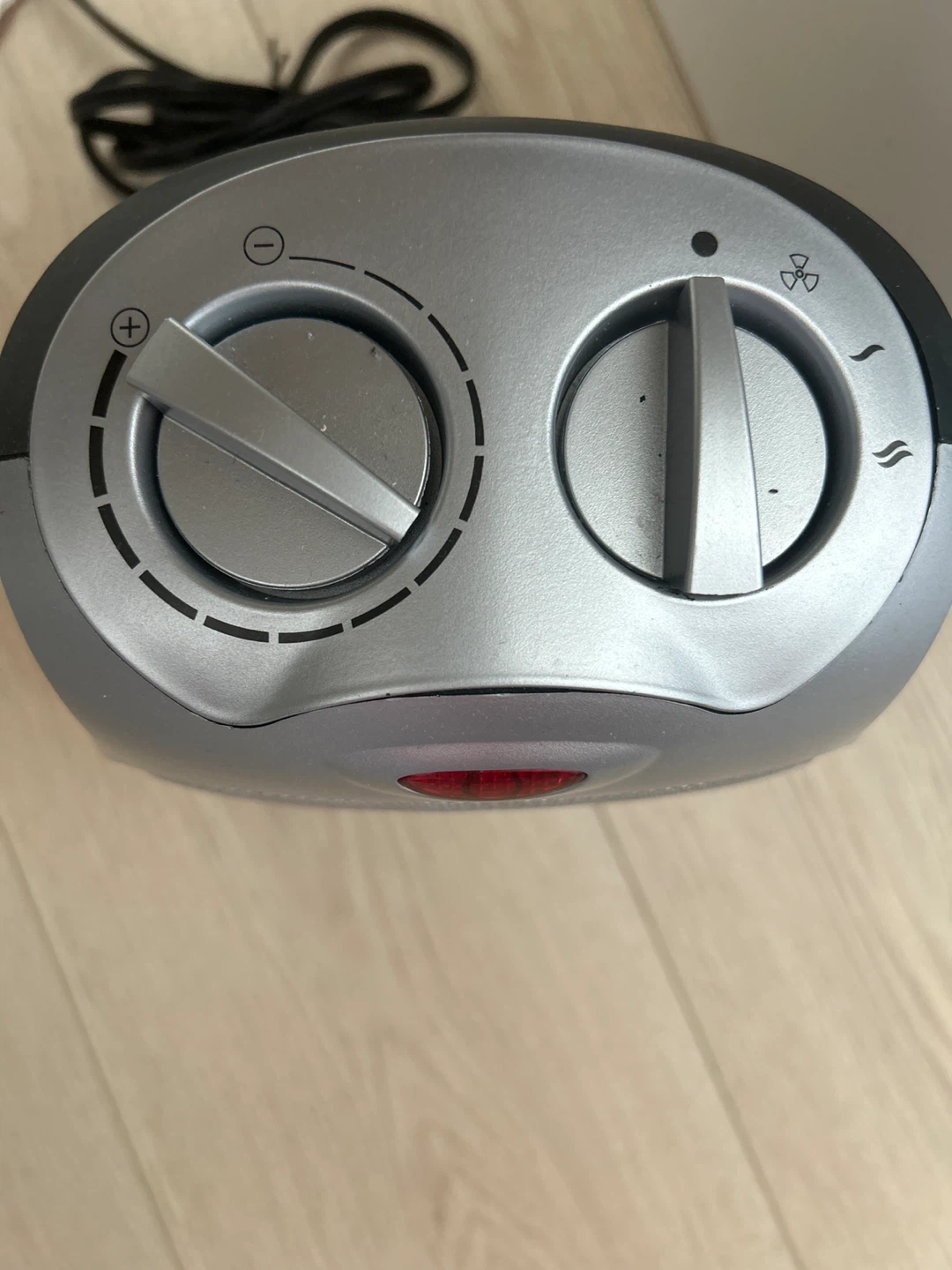 Amazon Basics PTC Heater - photo 2