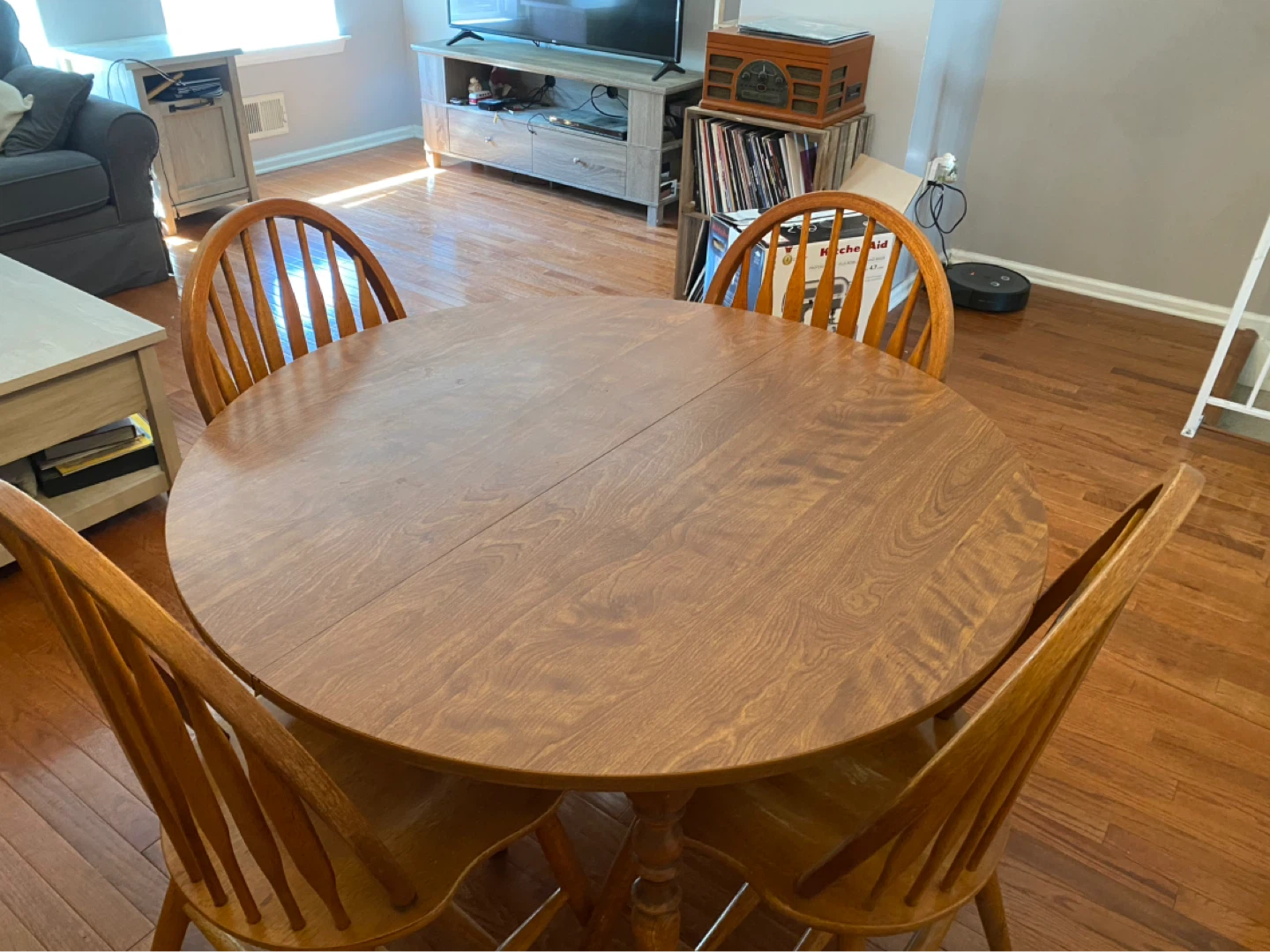 Round Dining Table with 4 Chairs and Leaf - photo 2