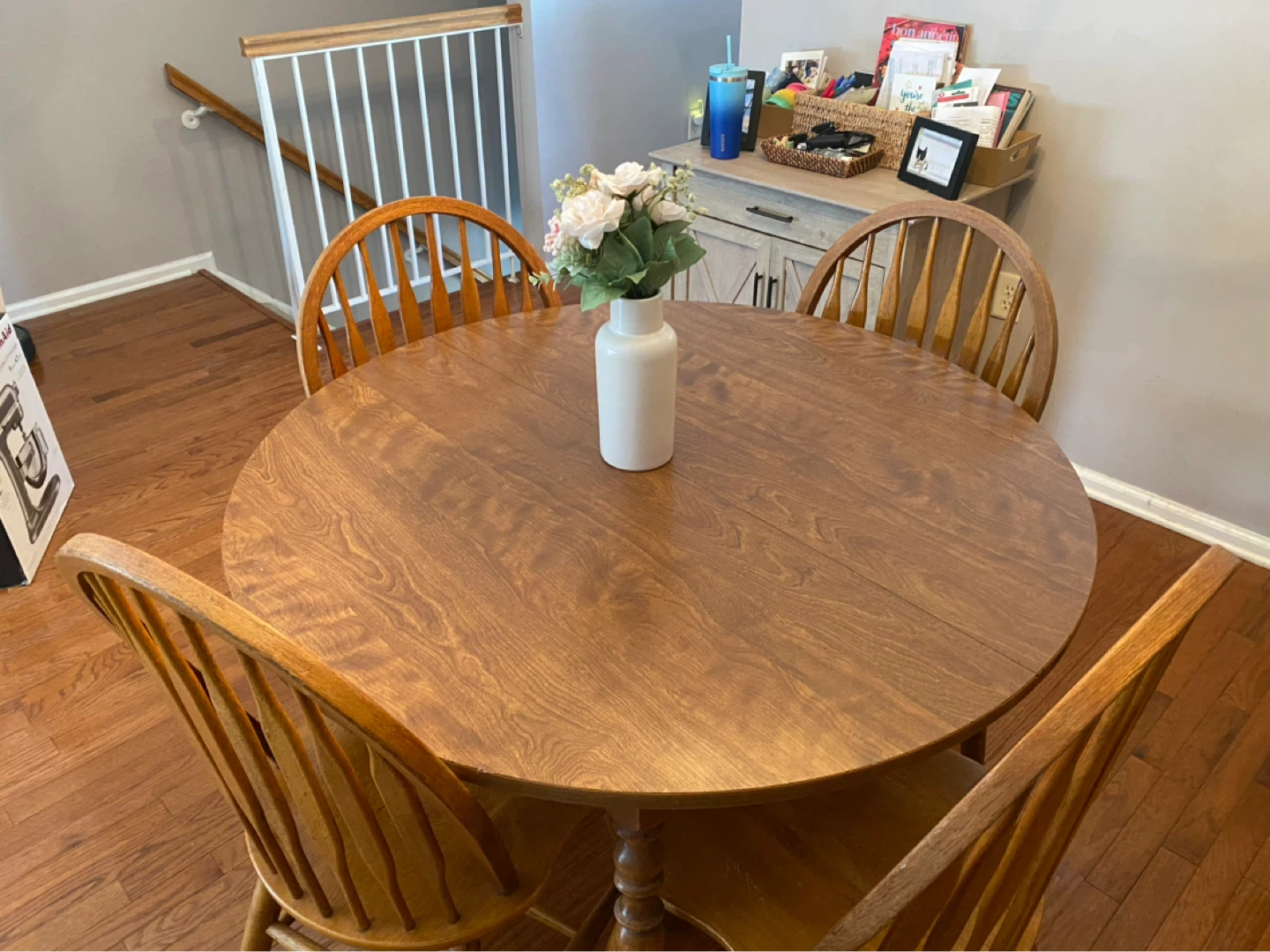 Round Dining Table with 4 Chairs and Leaf