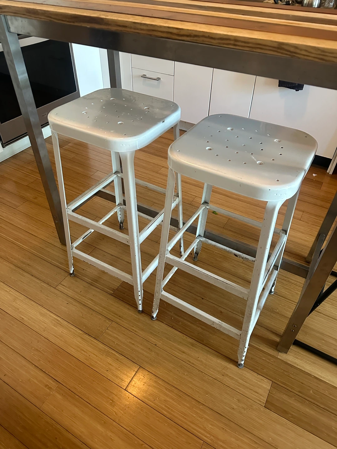 VINTAGE INDUSTRIAL WHITE STEEL BAR HEIGHT KITCHEN ISLAND STOOLS - photo 2