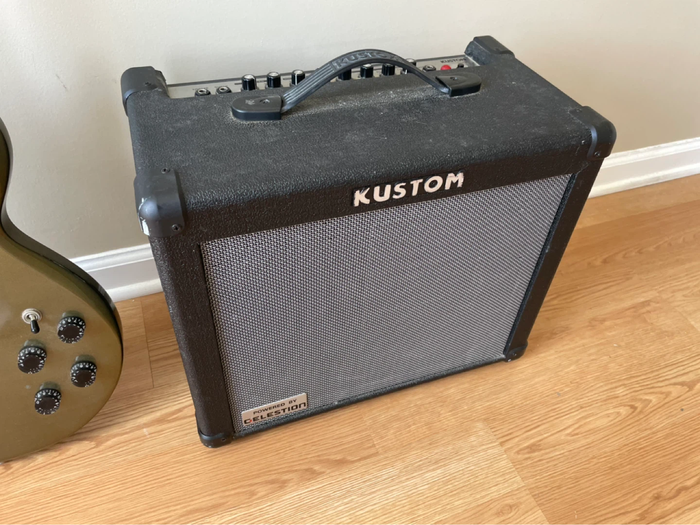 Ibanez Electric Guitar and Kustom KGA30 Amplifier - photo 3