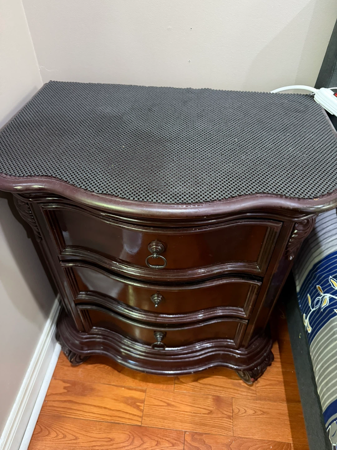 Moving sale dark Wood Dresser with Mirror and Nightstand - photo 4