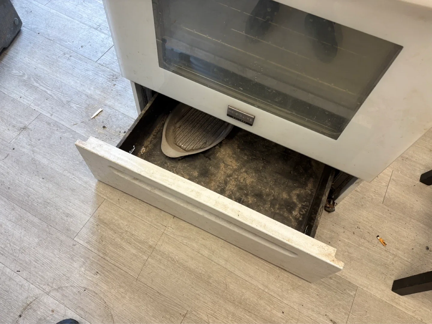 Frigidaire Electric Range - photo 3