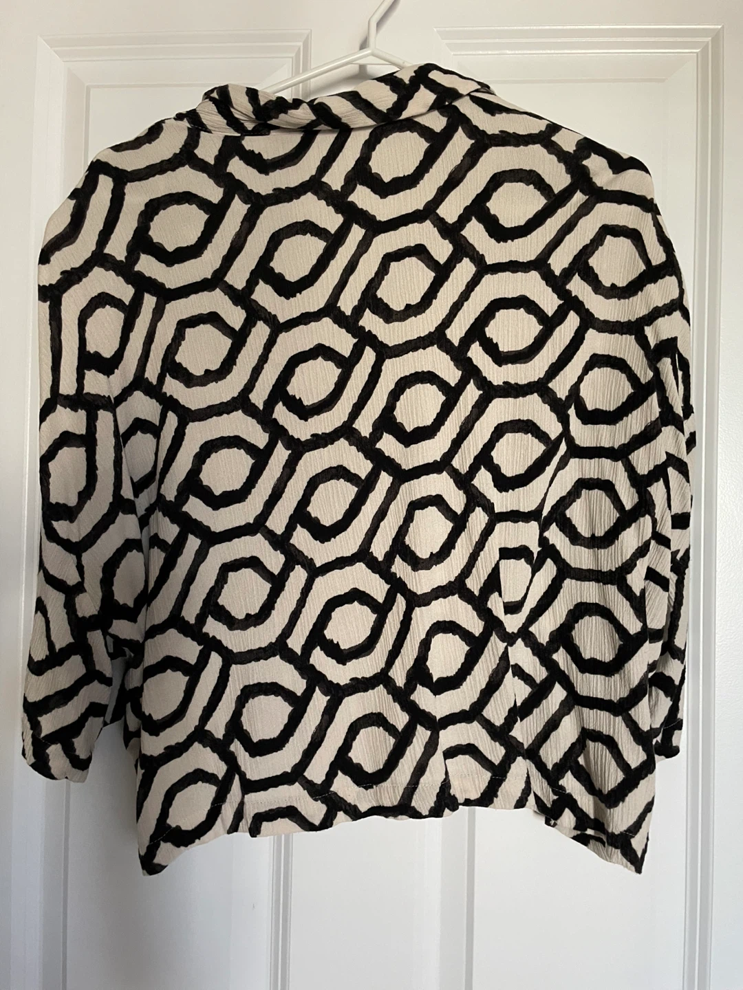 Women's Geometric Print Button-Up Shirt - photo 2