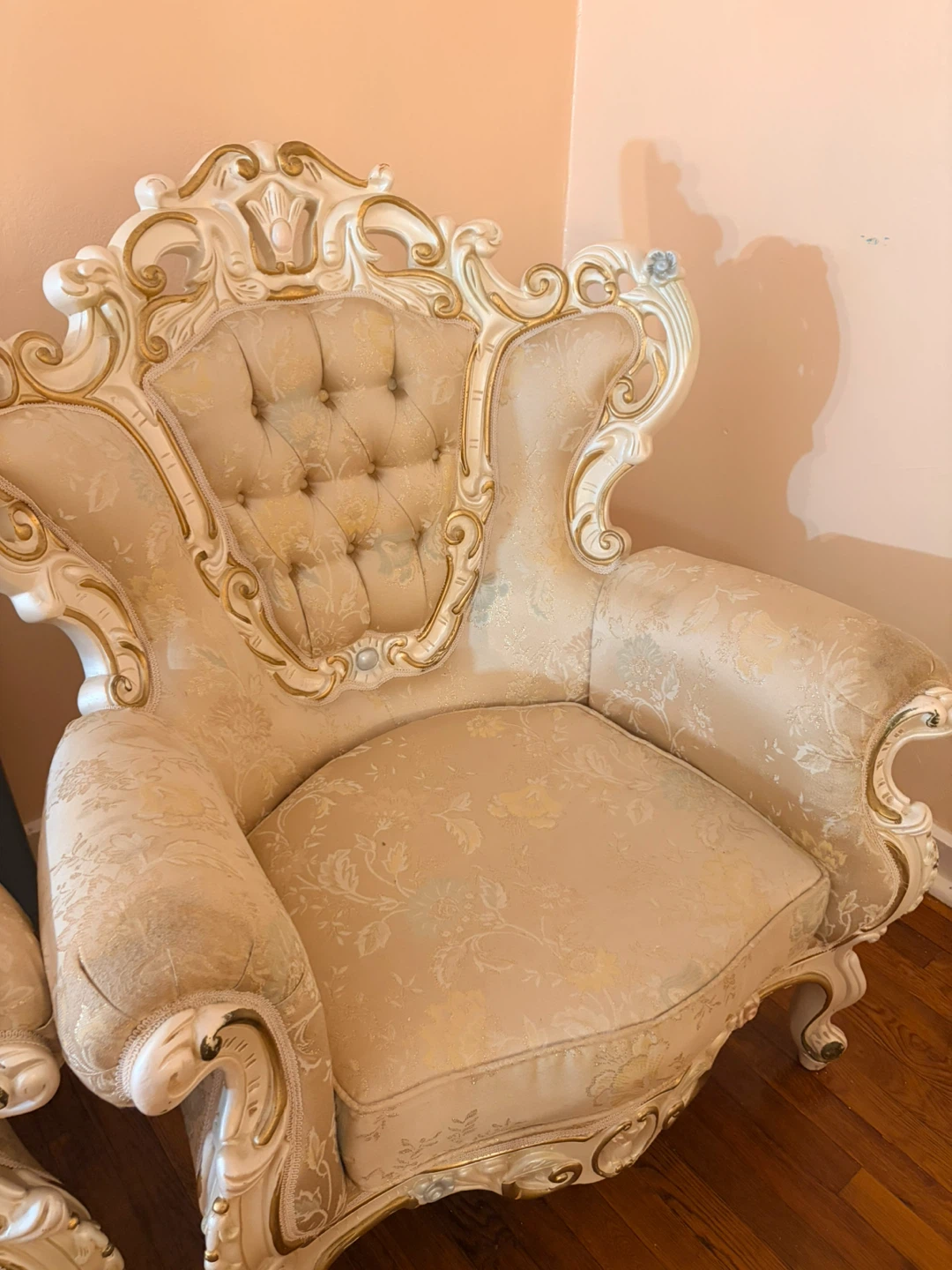 Vintage Baroque Style Tufted Sofa - Cream & Gold