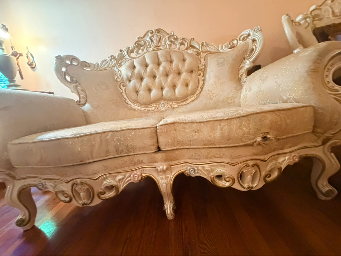 Vintage Baroque Style Tufted Sofa - Cream & Gold - photo 4