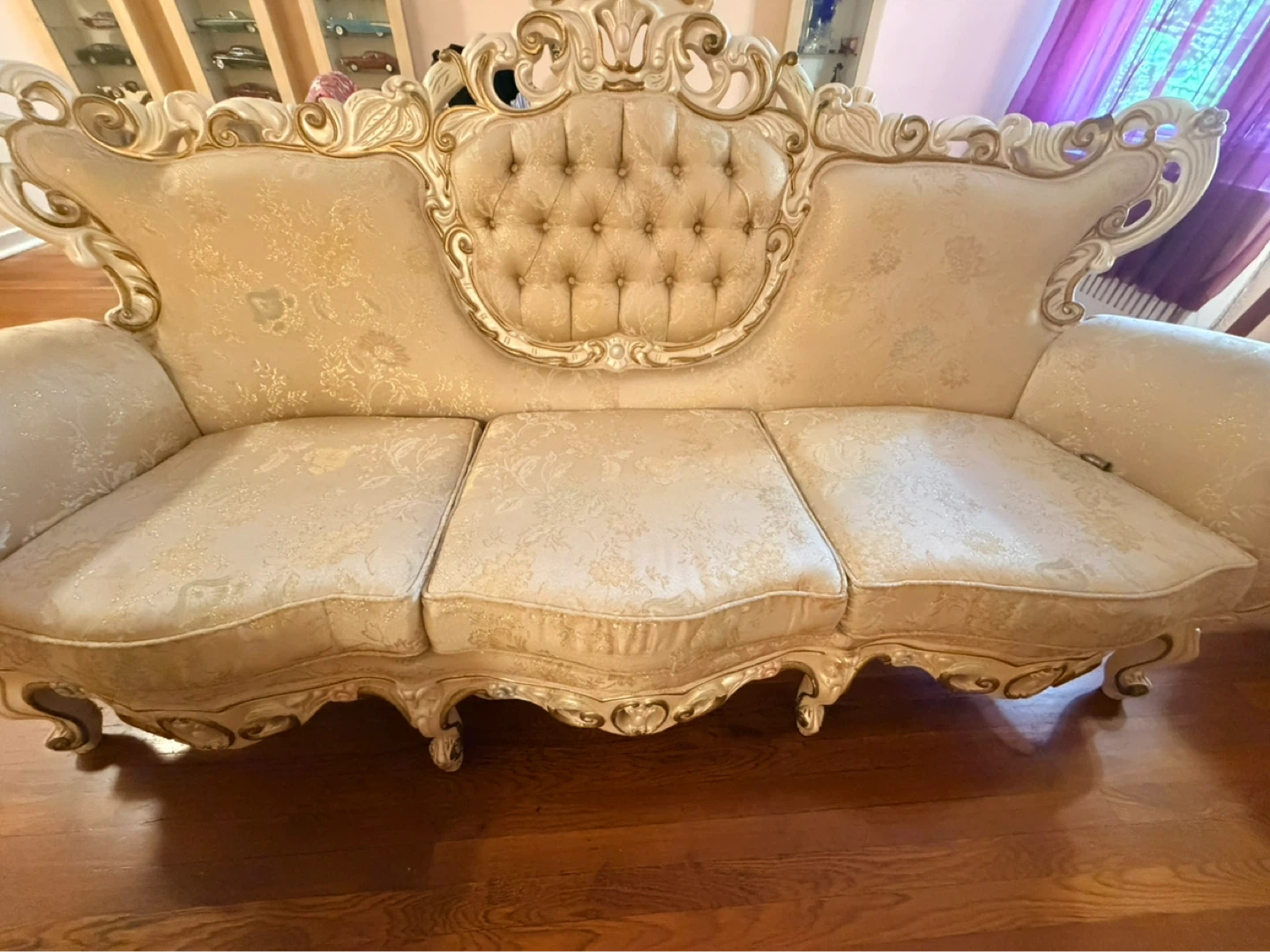 Vintage Baroque Style Tufted Sofa - Cream & Gold - photo 3