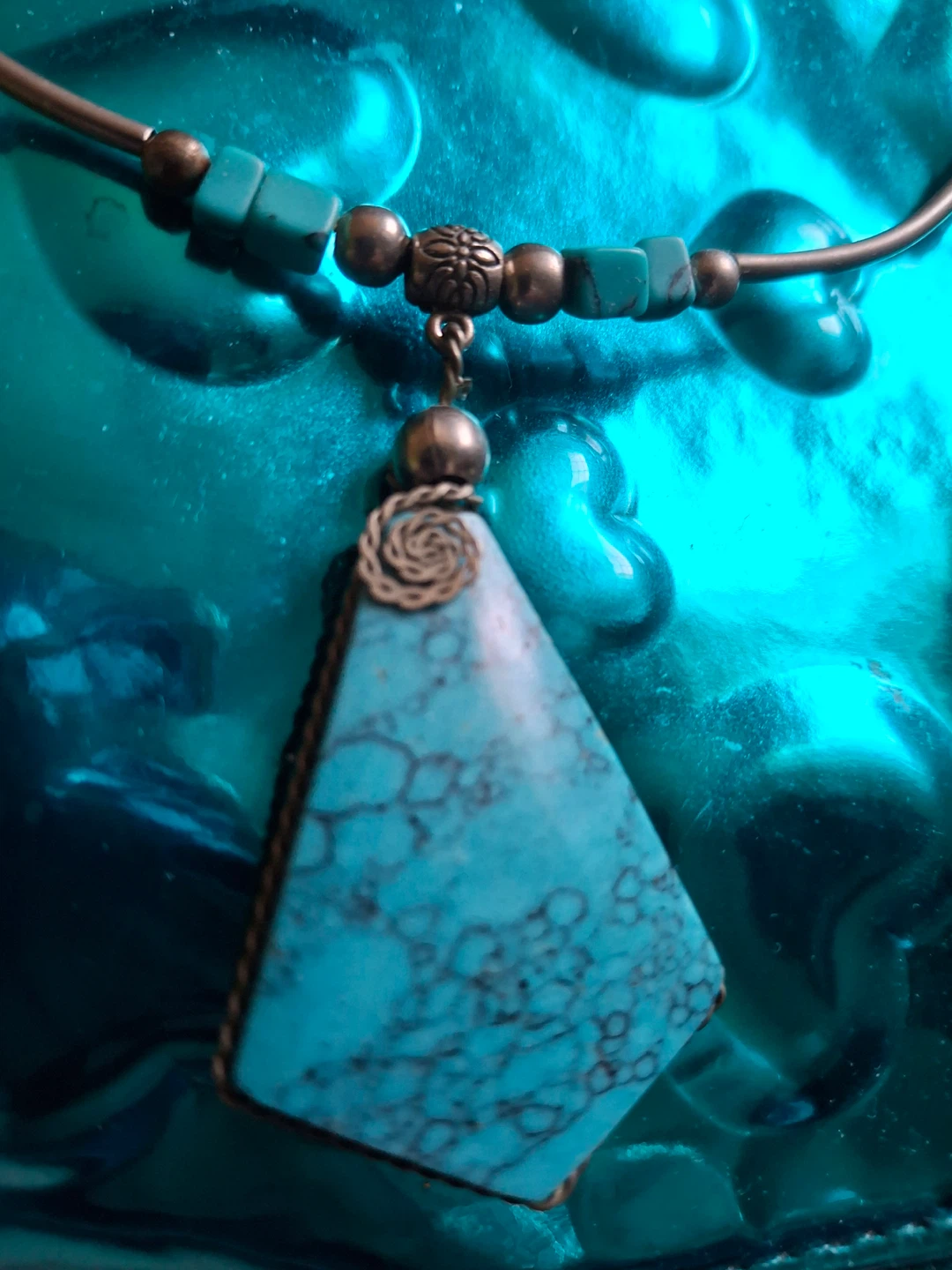 Turquoise pendant necklace with bead detail - photo 2