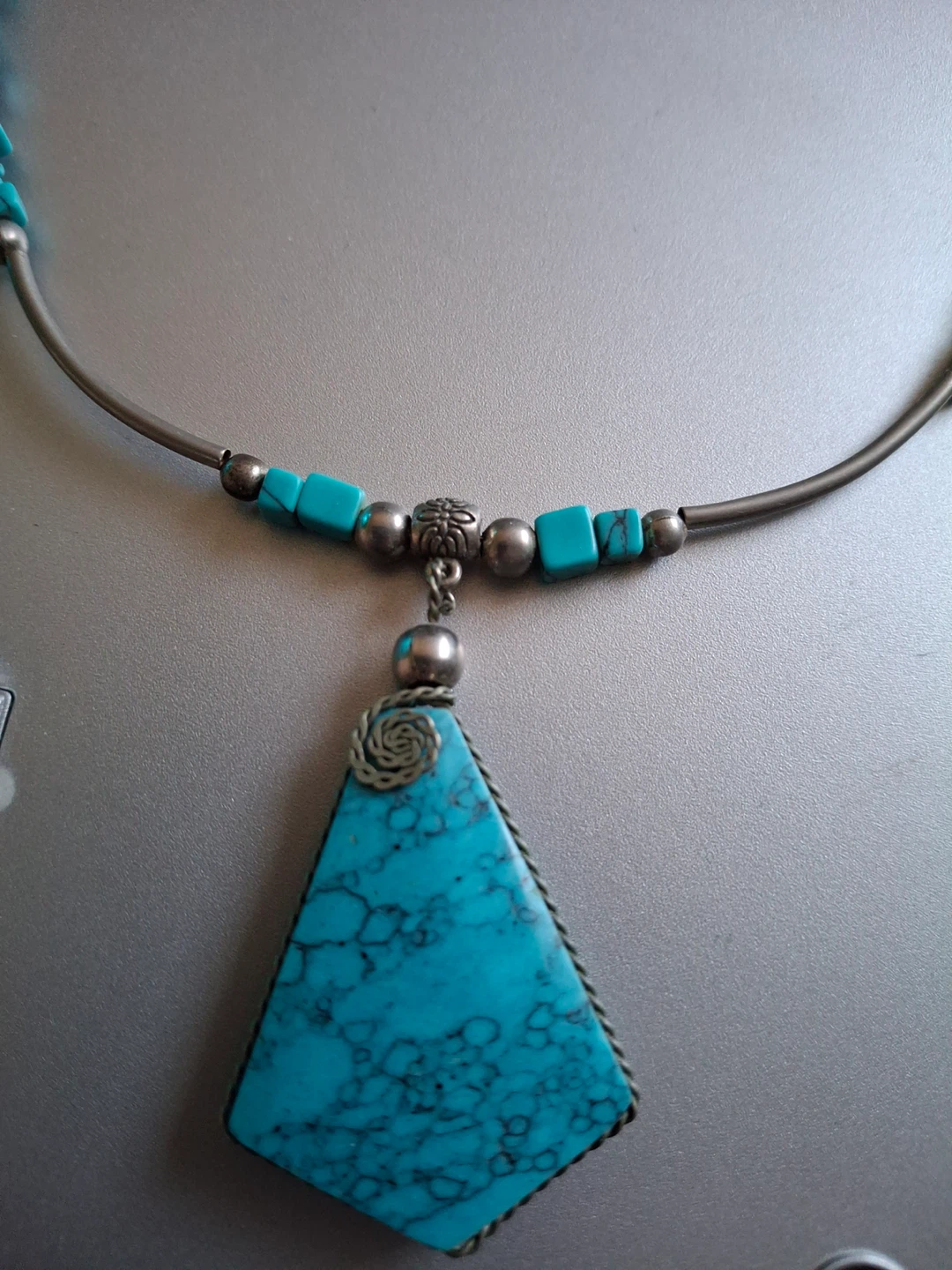 Turquoise pendant necklace with bead detail