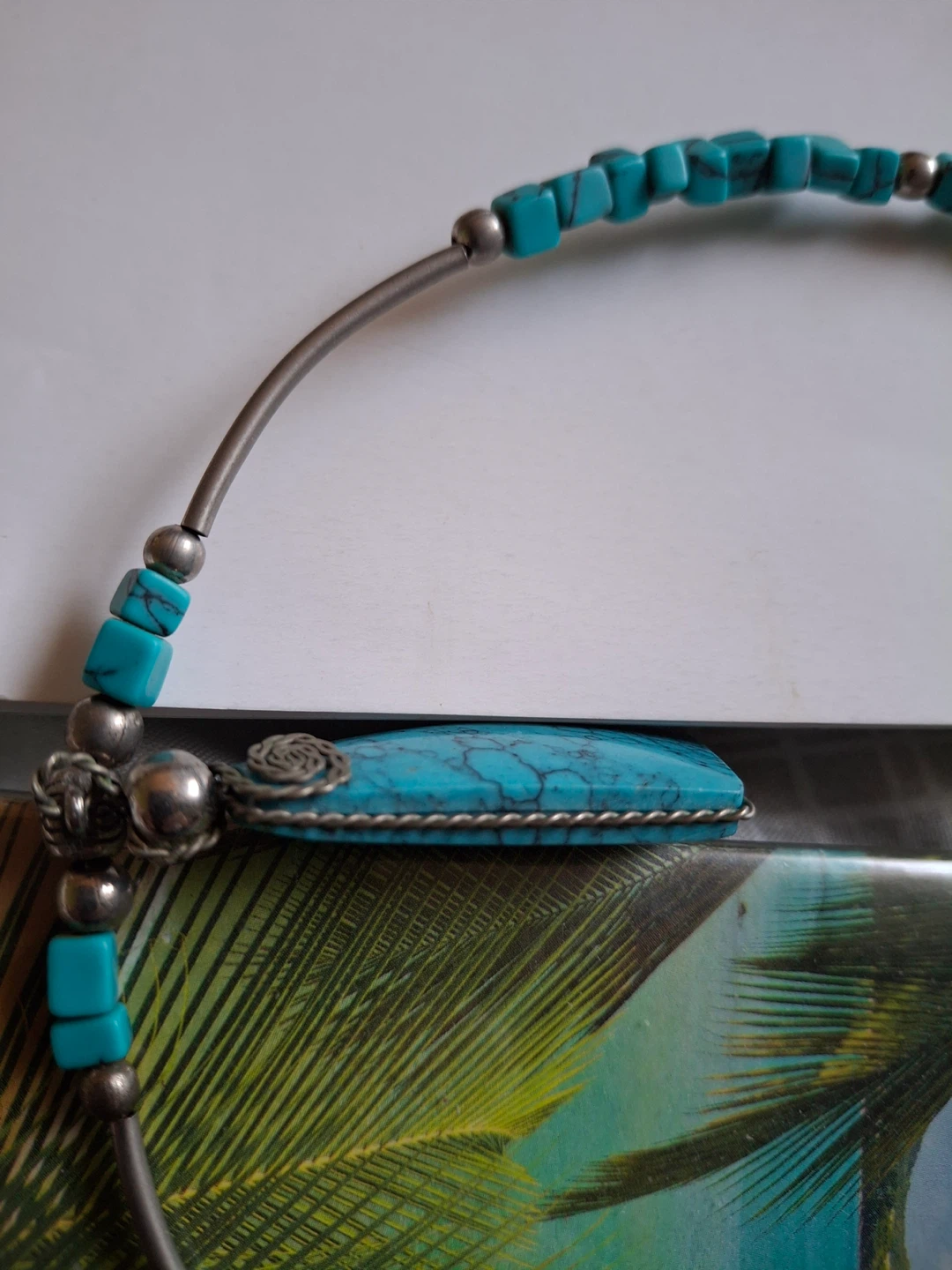 Turquoise pendant necklace with bead detail - photo 4