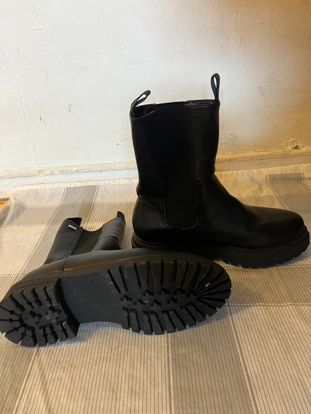 Black Chelsea Boots - photo 2