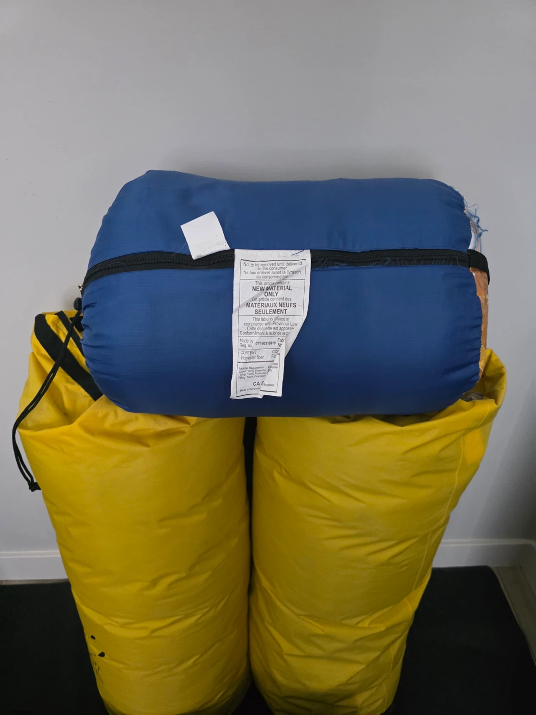 9-Person Tent. Sleeping bags.Airbed - photo 3