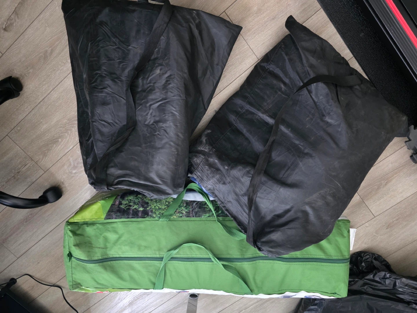 9-Person Tent. Sleeping bags.Airbed - photo 2