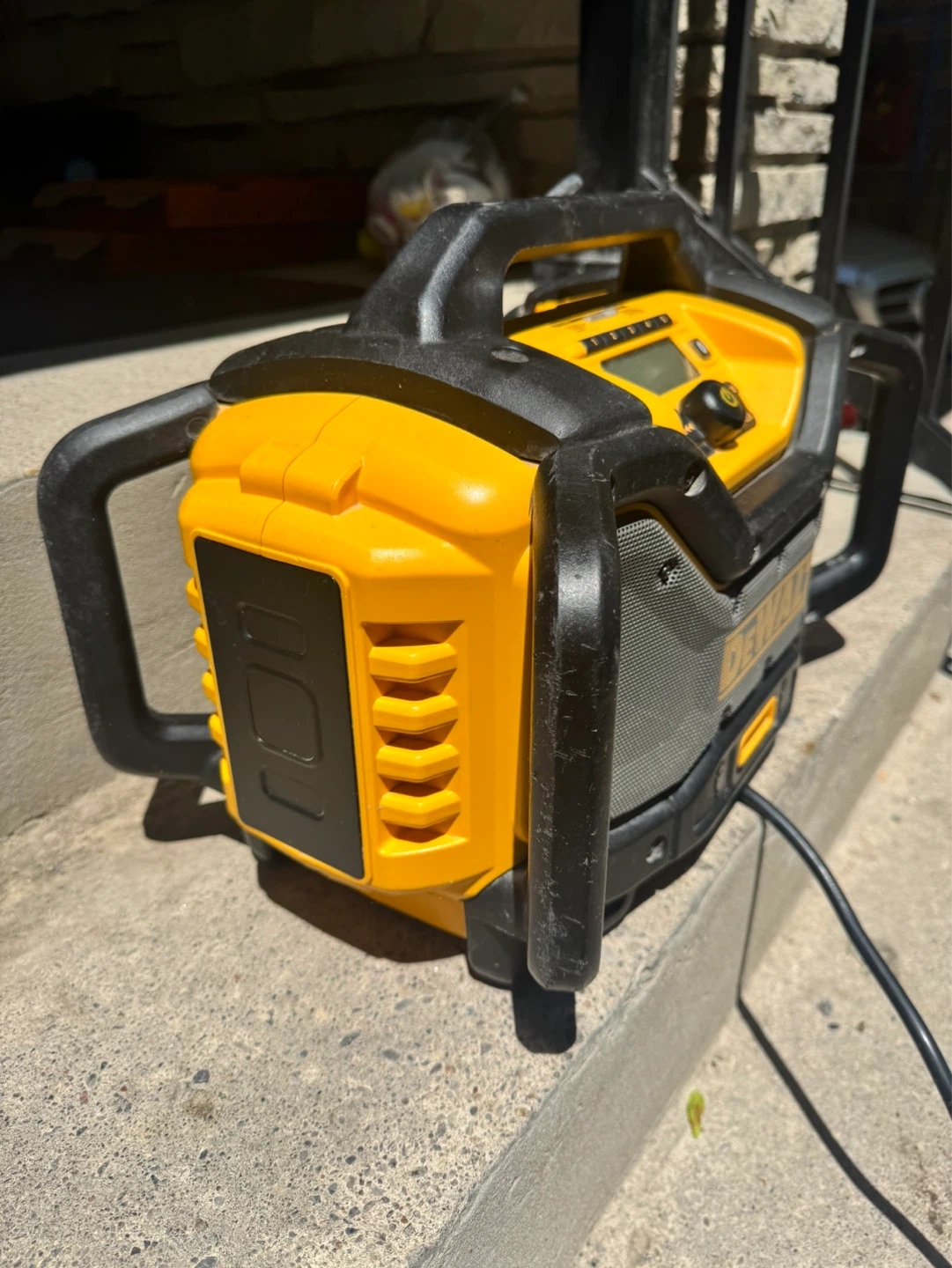 DEWALT DCR025 - photo 2