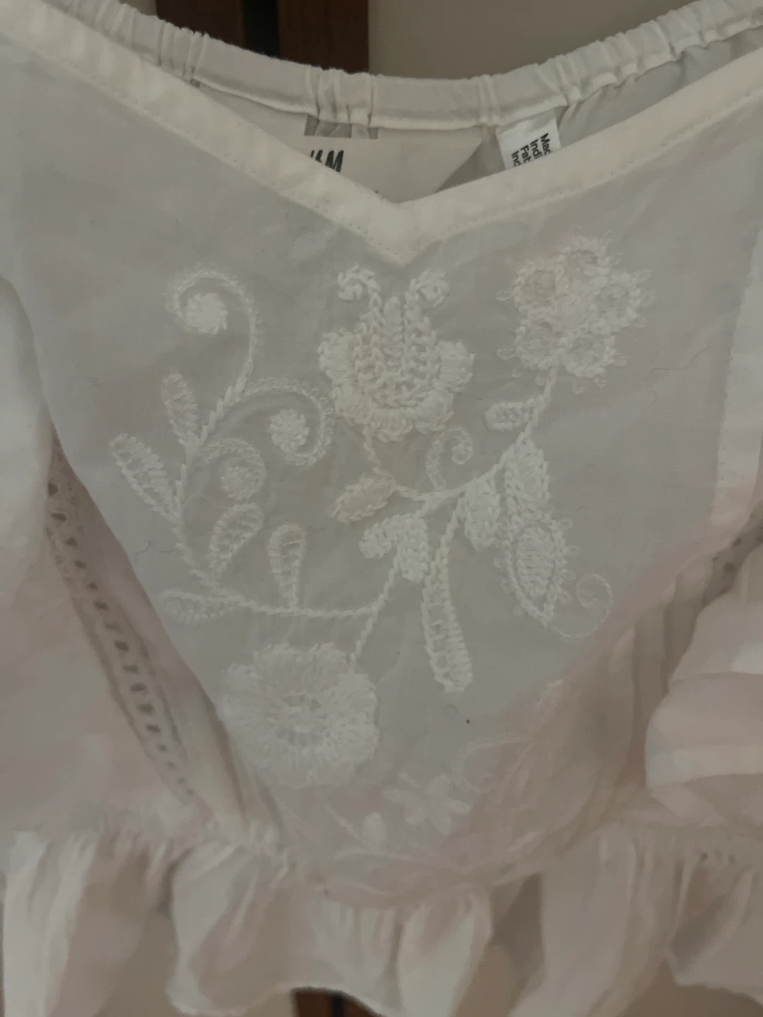 White embroidered H&M top - photo 2