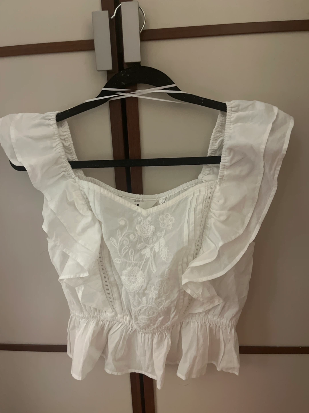White embroidered H&M top