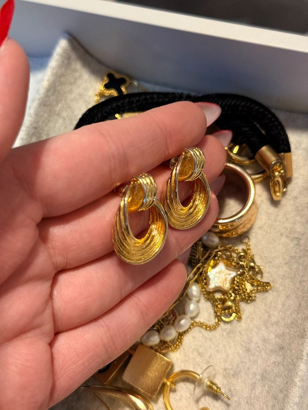 Vintage Gold Oval Hoop Earrings - photo 2