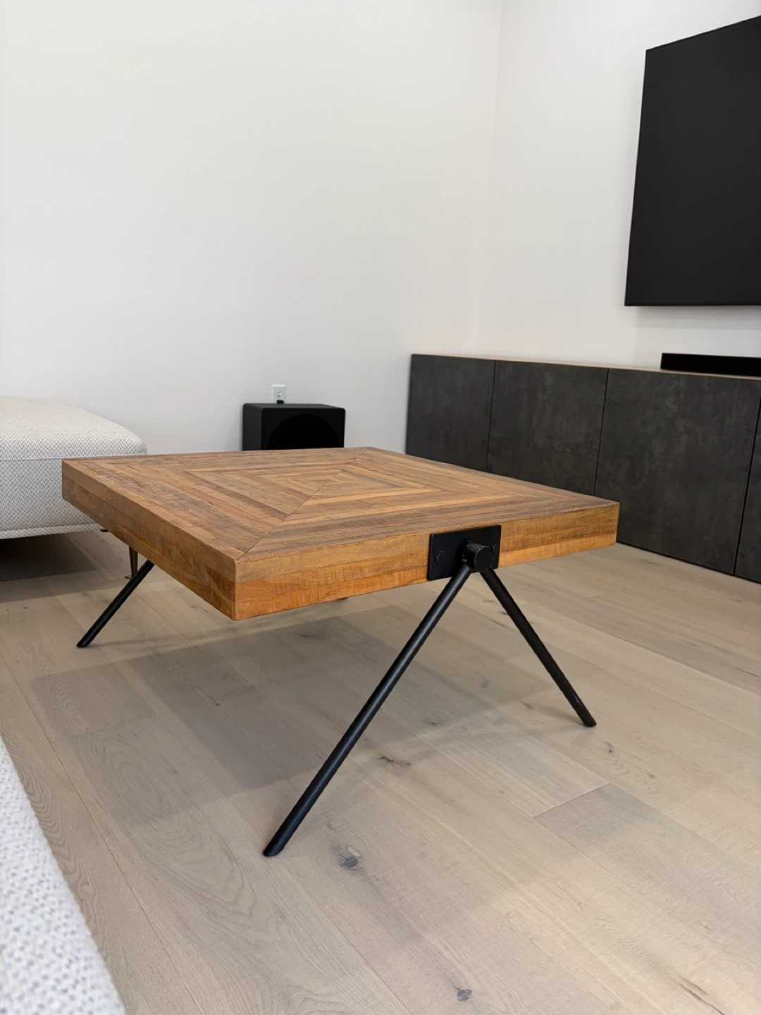 Structube Coffee Table – Excellent Condition! ($45)