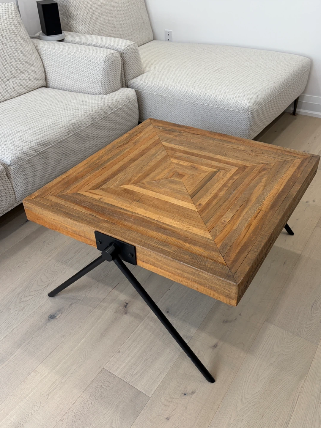 Structube Coffee Table – Excellent Condition! ($45) - photo 3