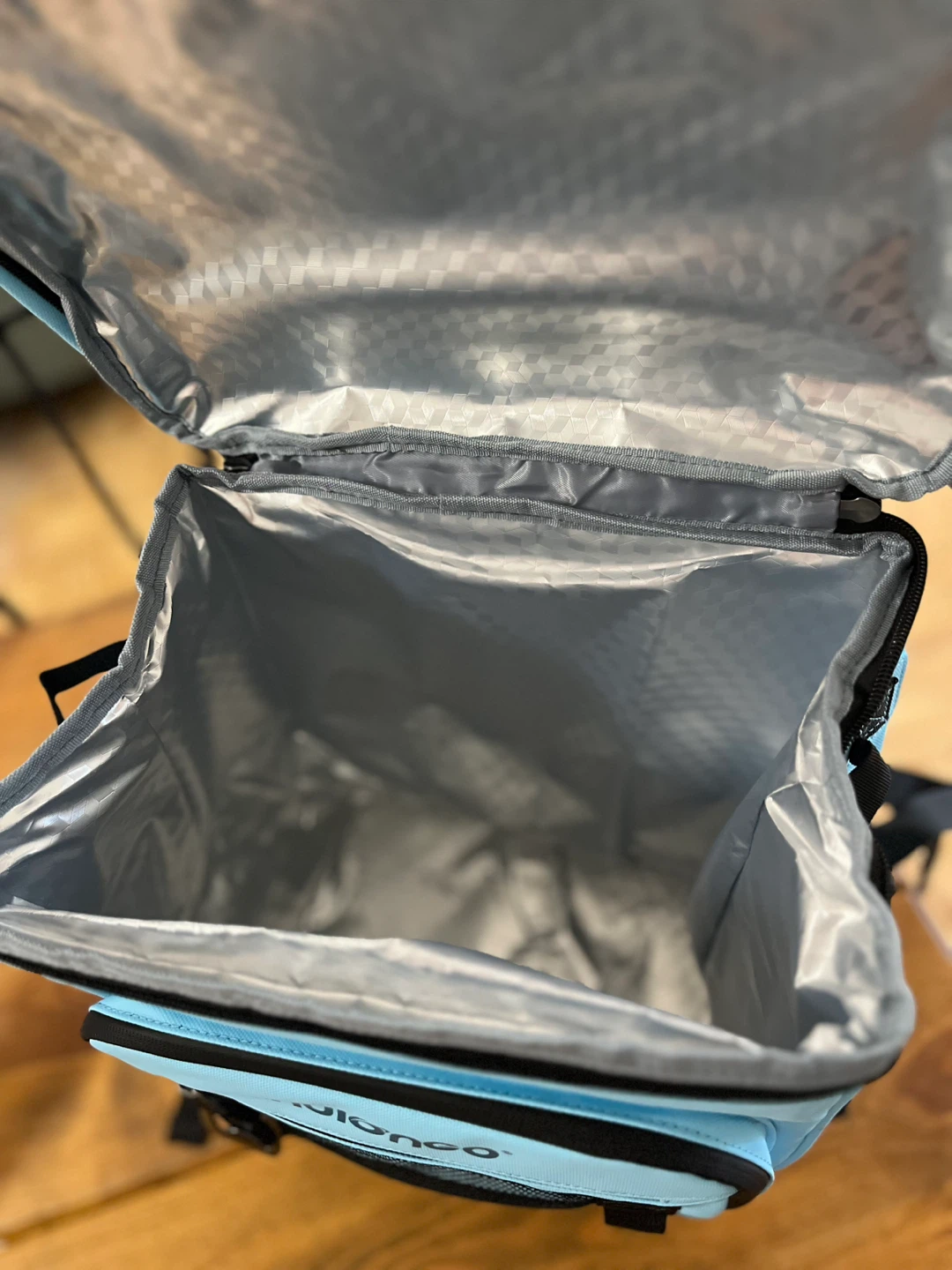 Large Insulated Cooler Backpack - 30 litre, 35 cans. - photo 3