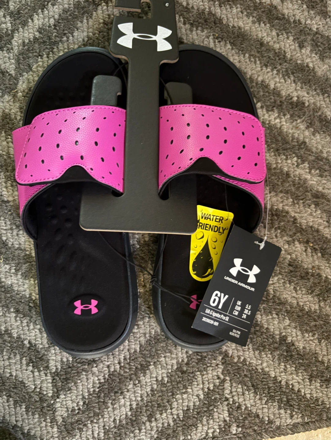 Under Armour Ignite slides-Size 6Y- women’s 7.5-8