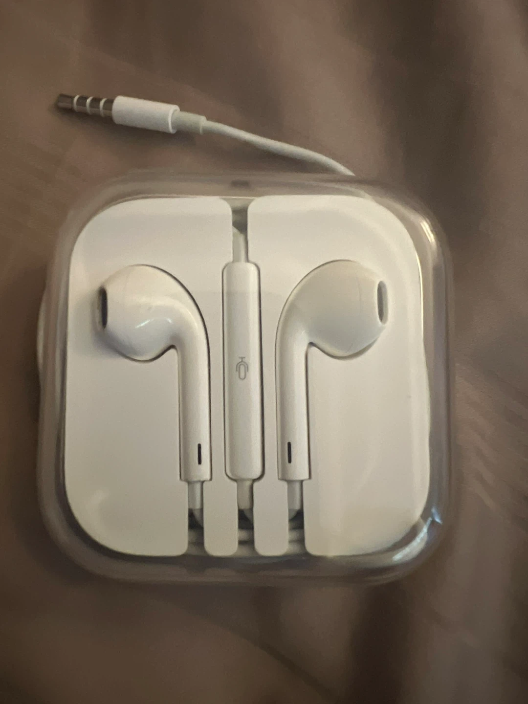 Apple EarPods with 3.5mm Headphone Plug