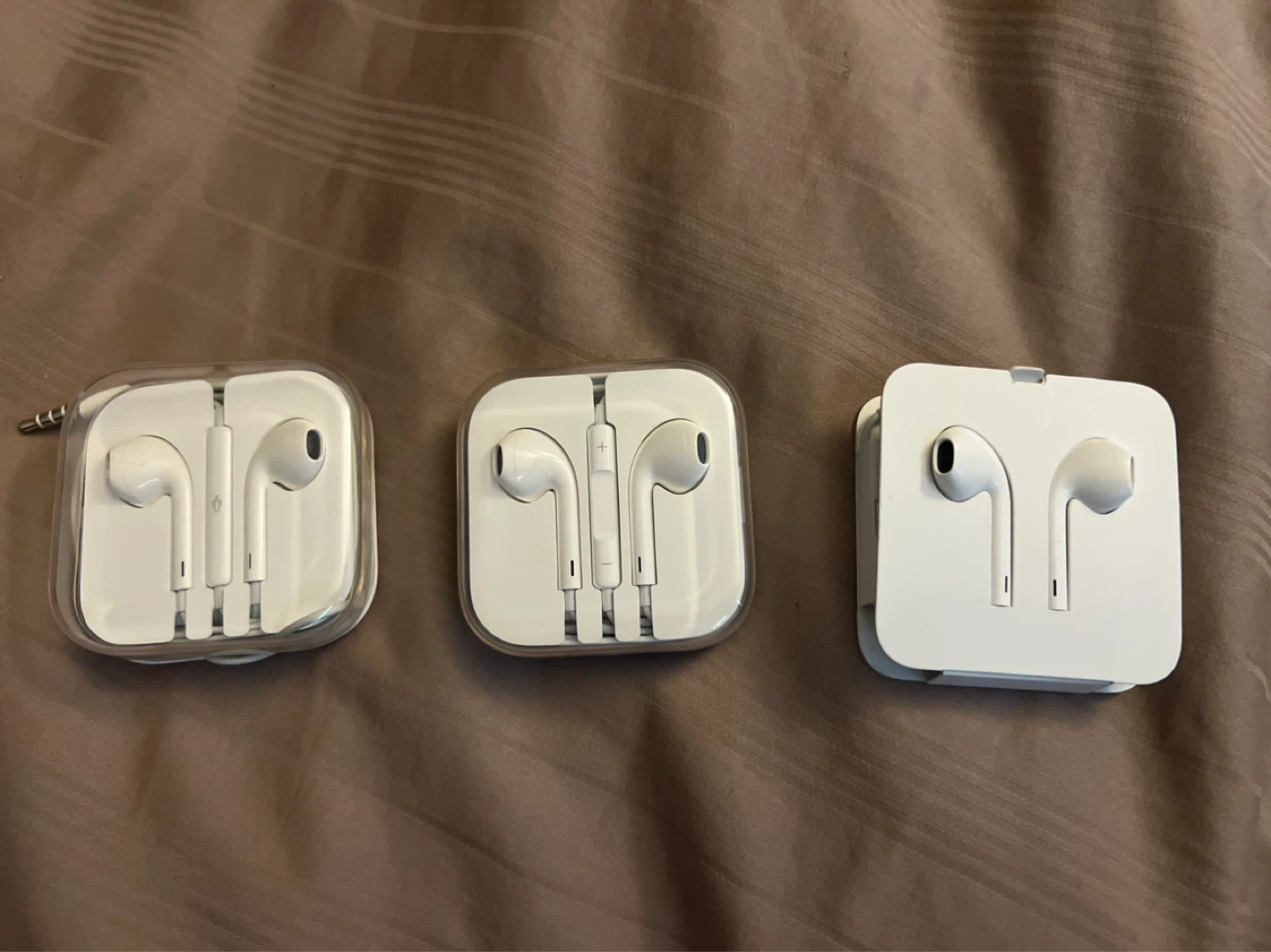 3 Apple EarPods with cord NEW