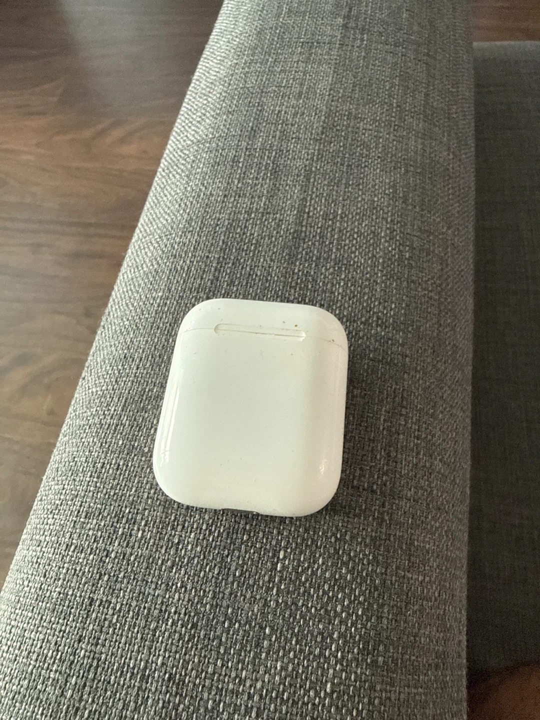 Apple AirPods 2nd Generation with Charging Case - photo 2