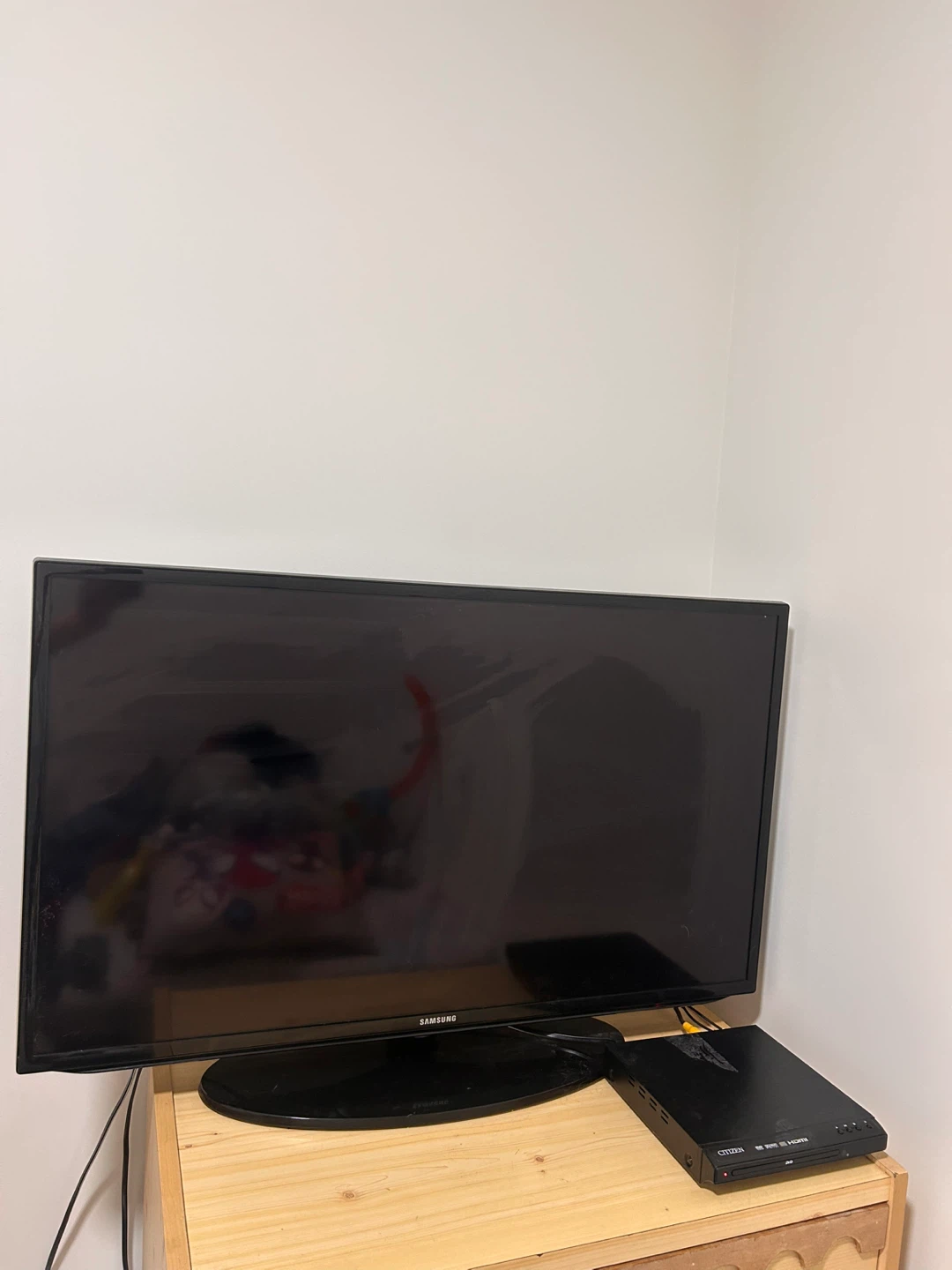 Samsung Flat Screen TV with Citizen DVD Player