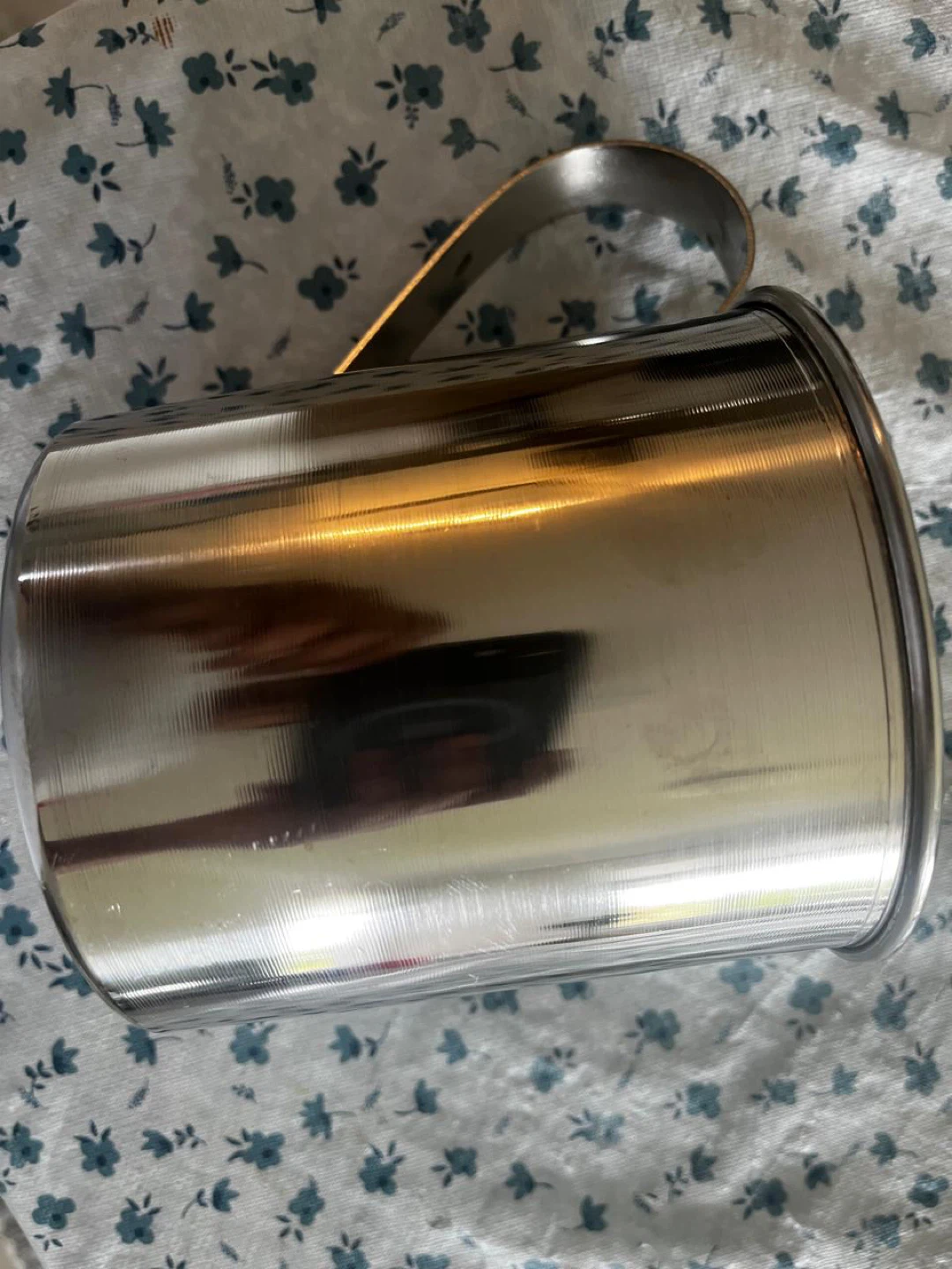 Saucepan, steel mug, ceramic bowl - photo 3