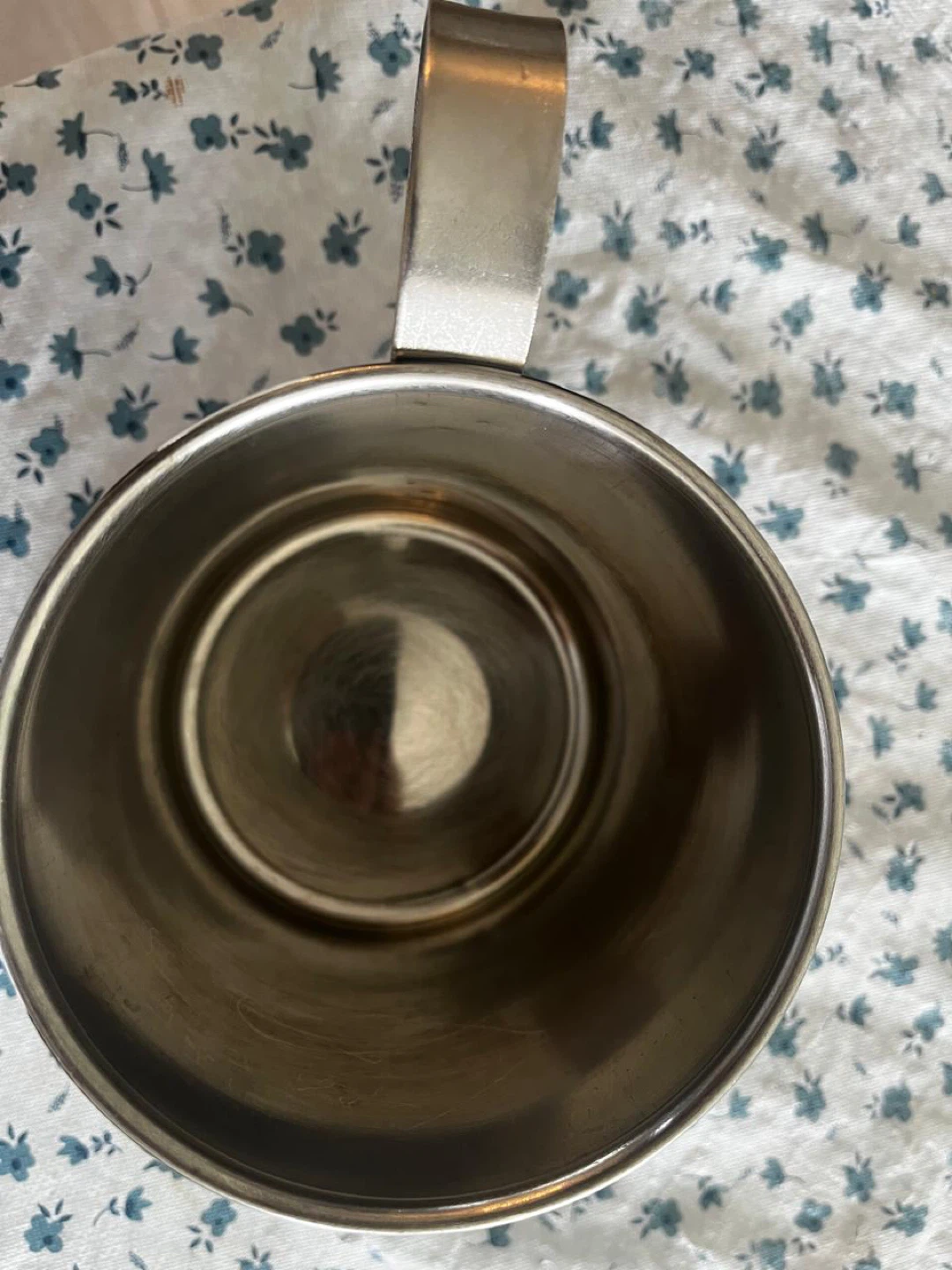 Saucepan, steel mug, ceramic bowl - photo 4