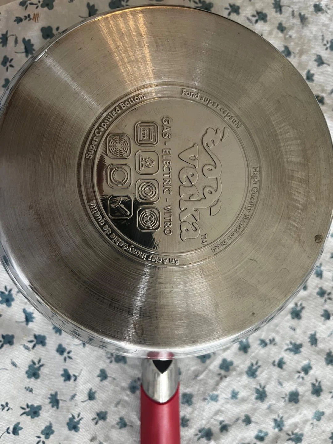 Saucepan, steel mug, ceramic bowl