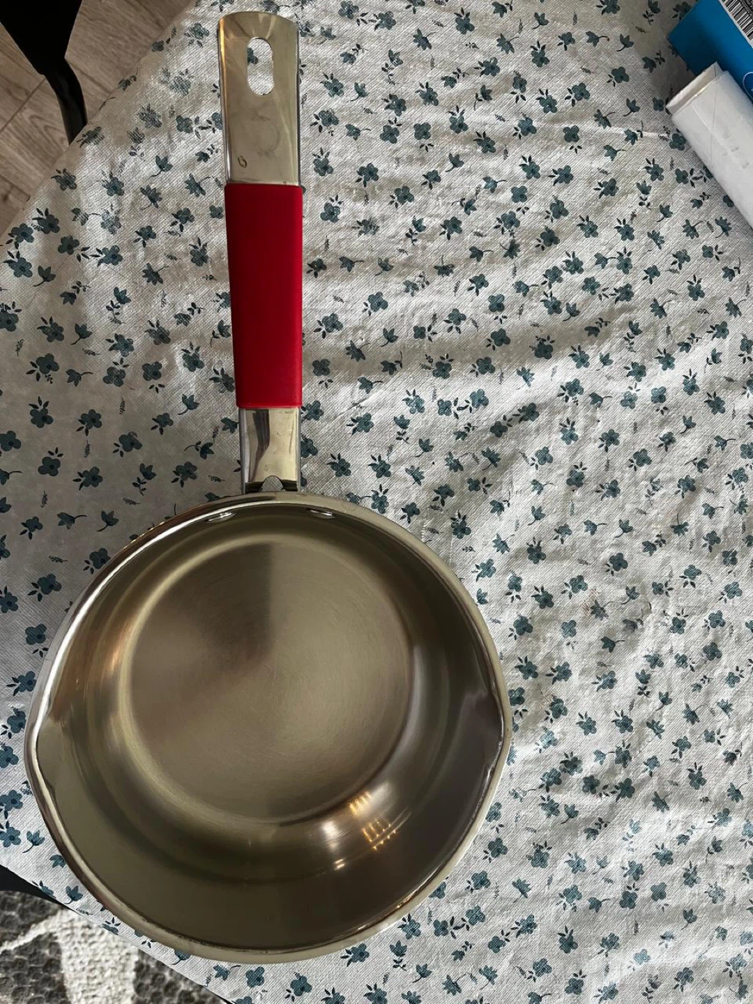 Saucepan, steel mug, ceramic bowl - photo 2