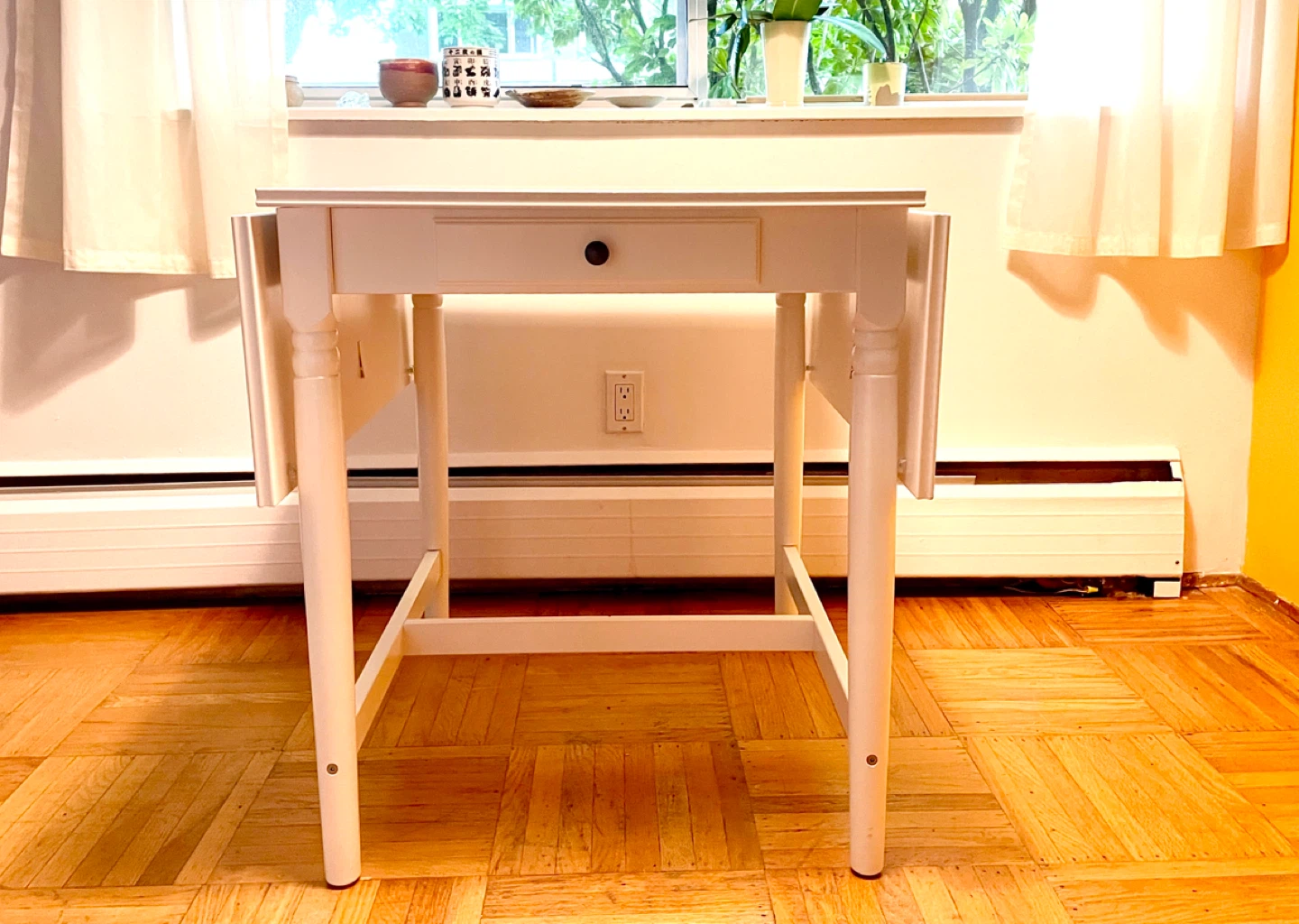 White dining table - photo 2