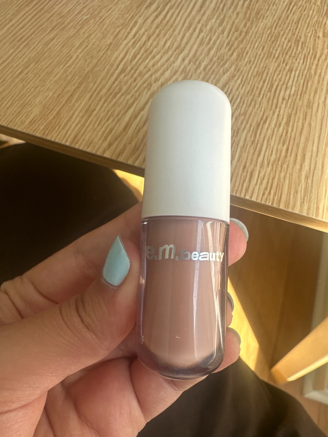 r.e.m.beauty Liquid Eyeshadow
