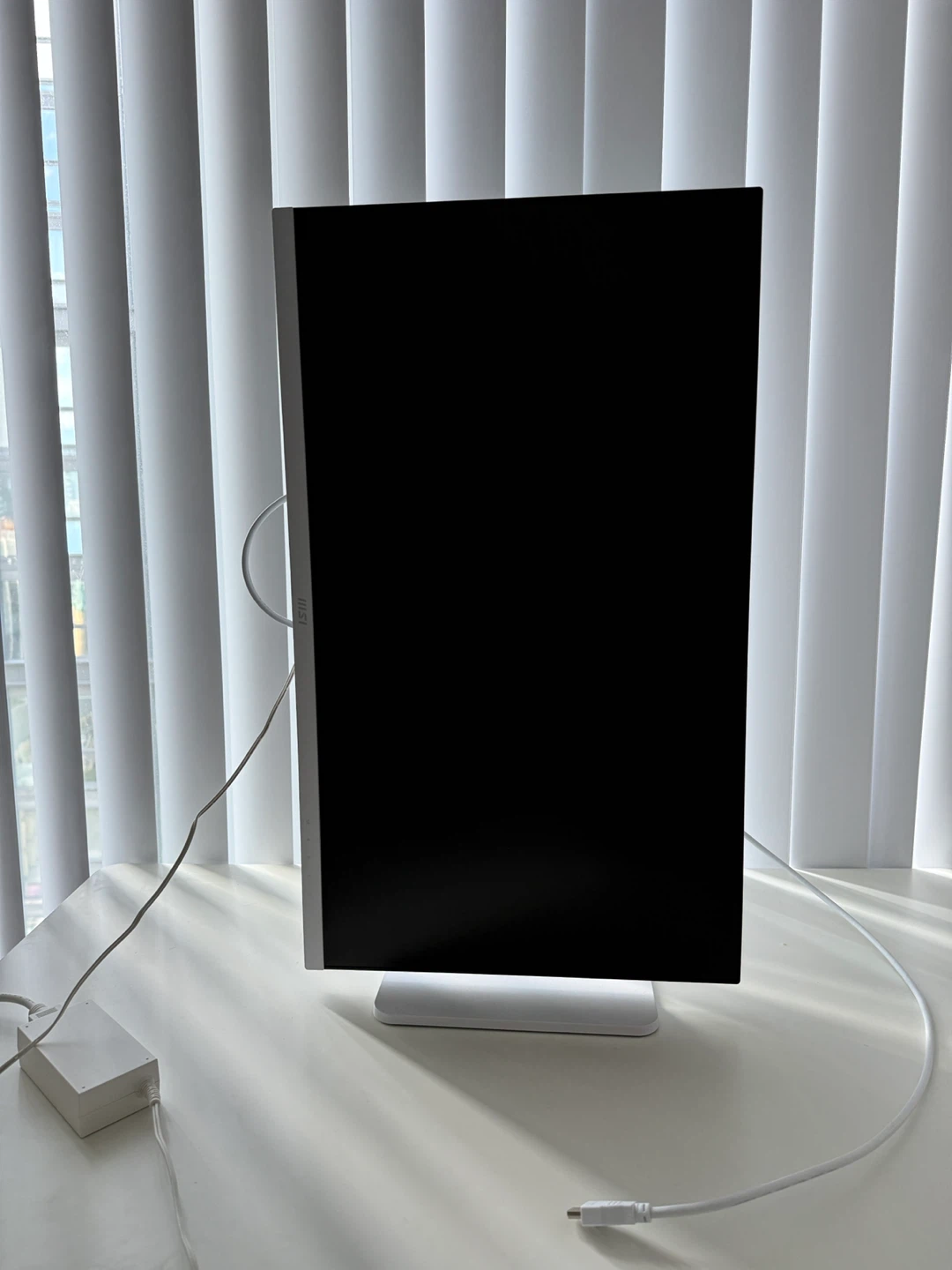 Like New MSI Modern 27” White Monitor | HDMI Cable Included - photo 3