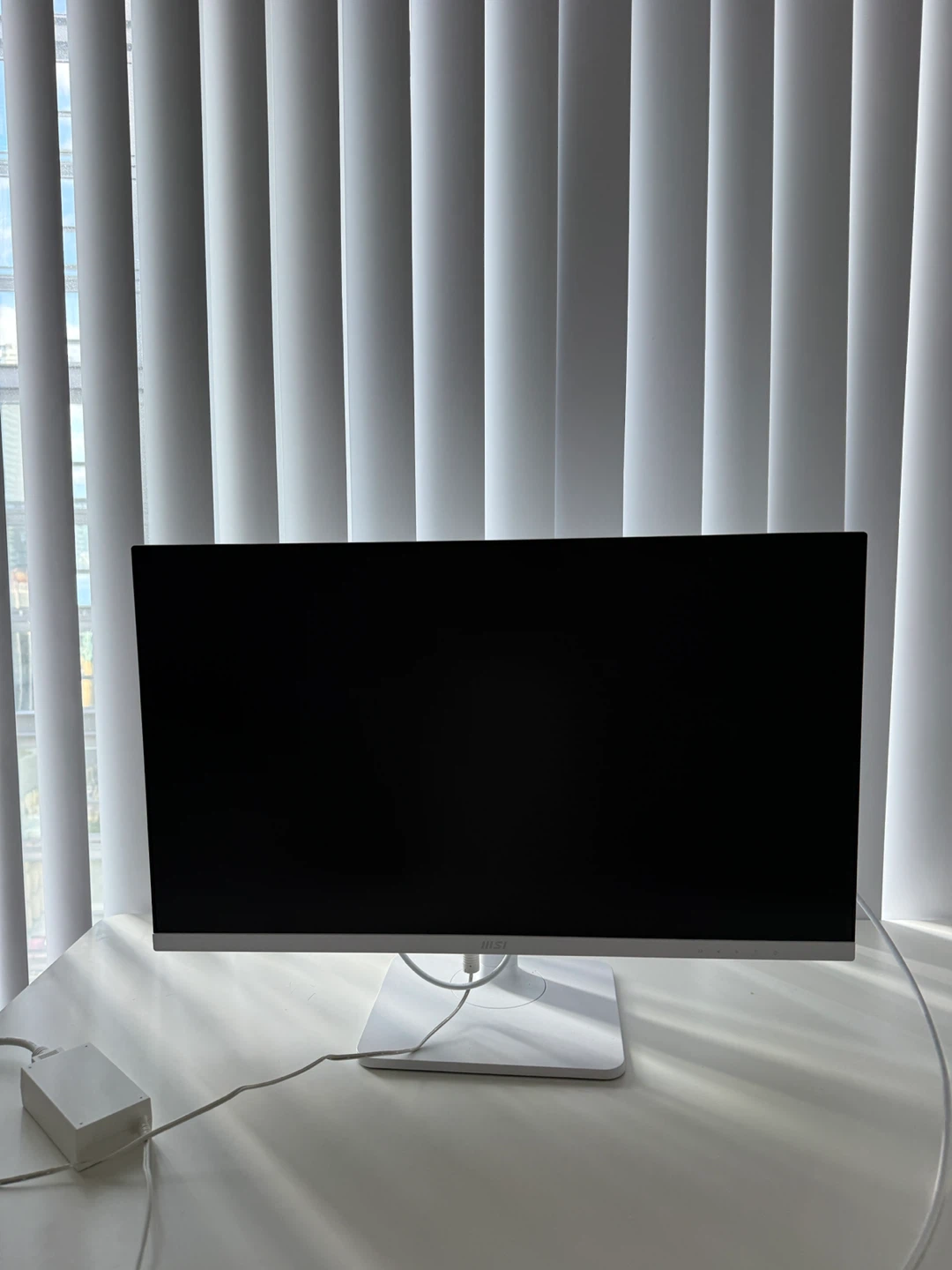Like New MSI Modern 27” White Monitor | HDMI Cable Included