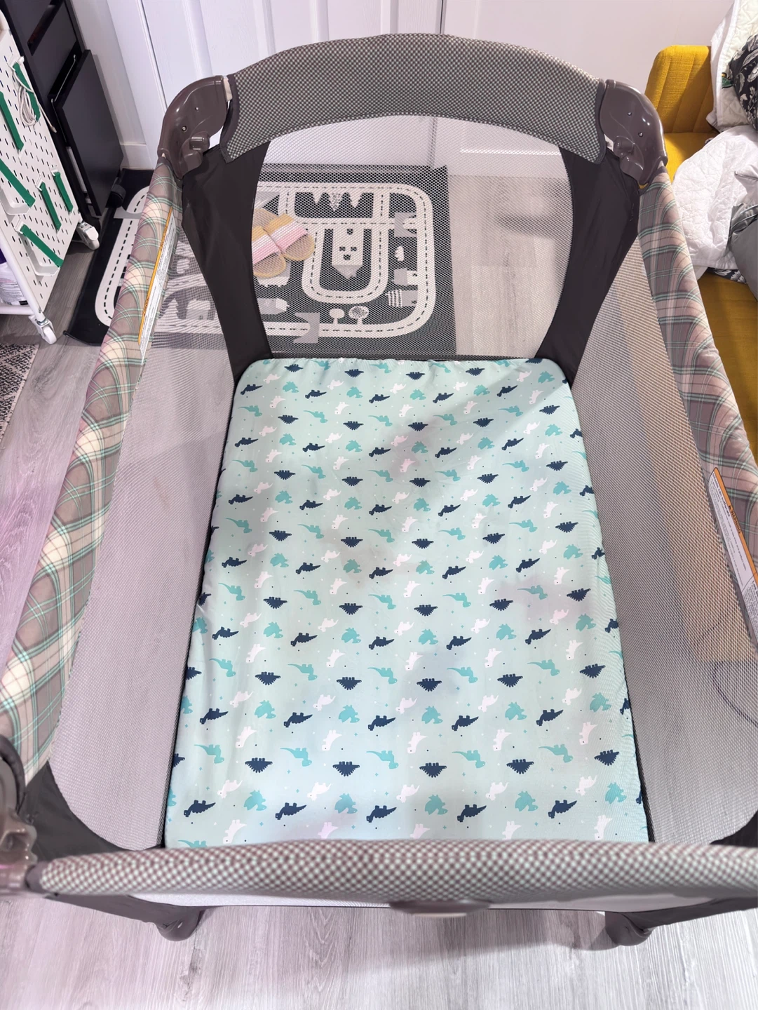 Graco pack and go with Dino Mattresses