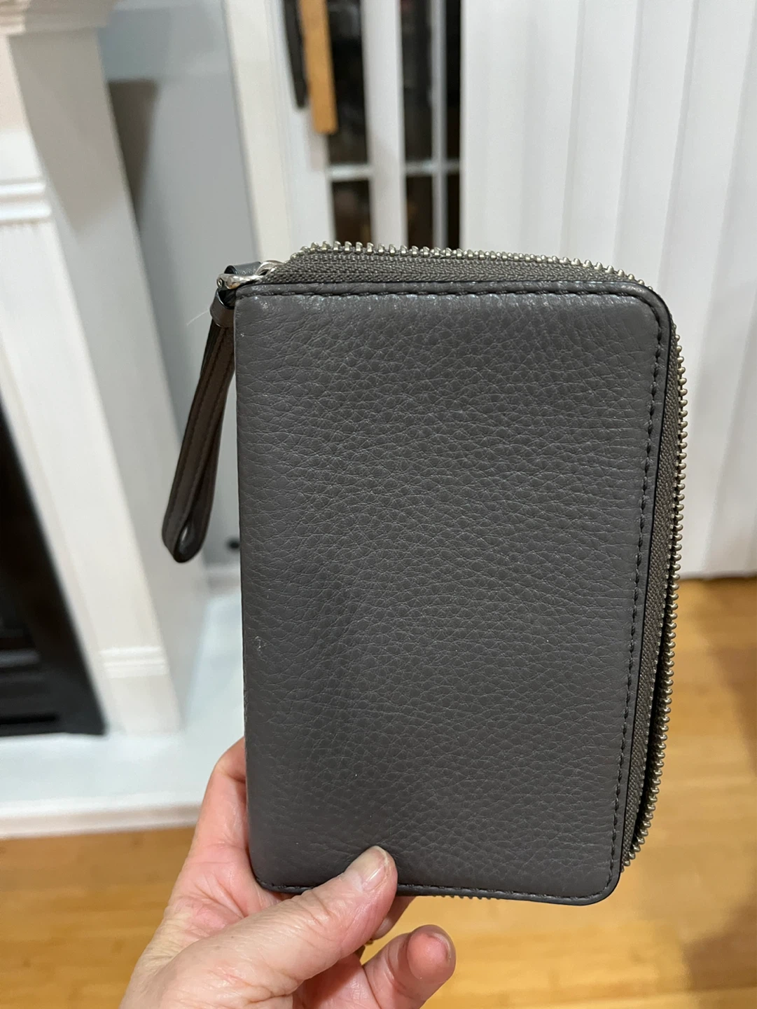Authentic Marc by Marc Jacobs Grey Leather Zip Around Wallet - photo 3