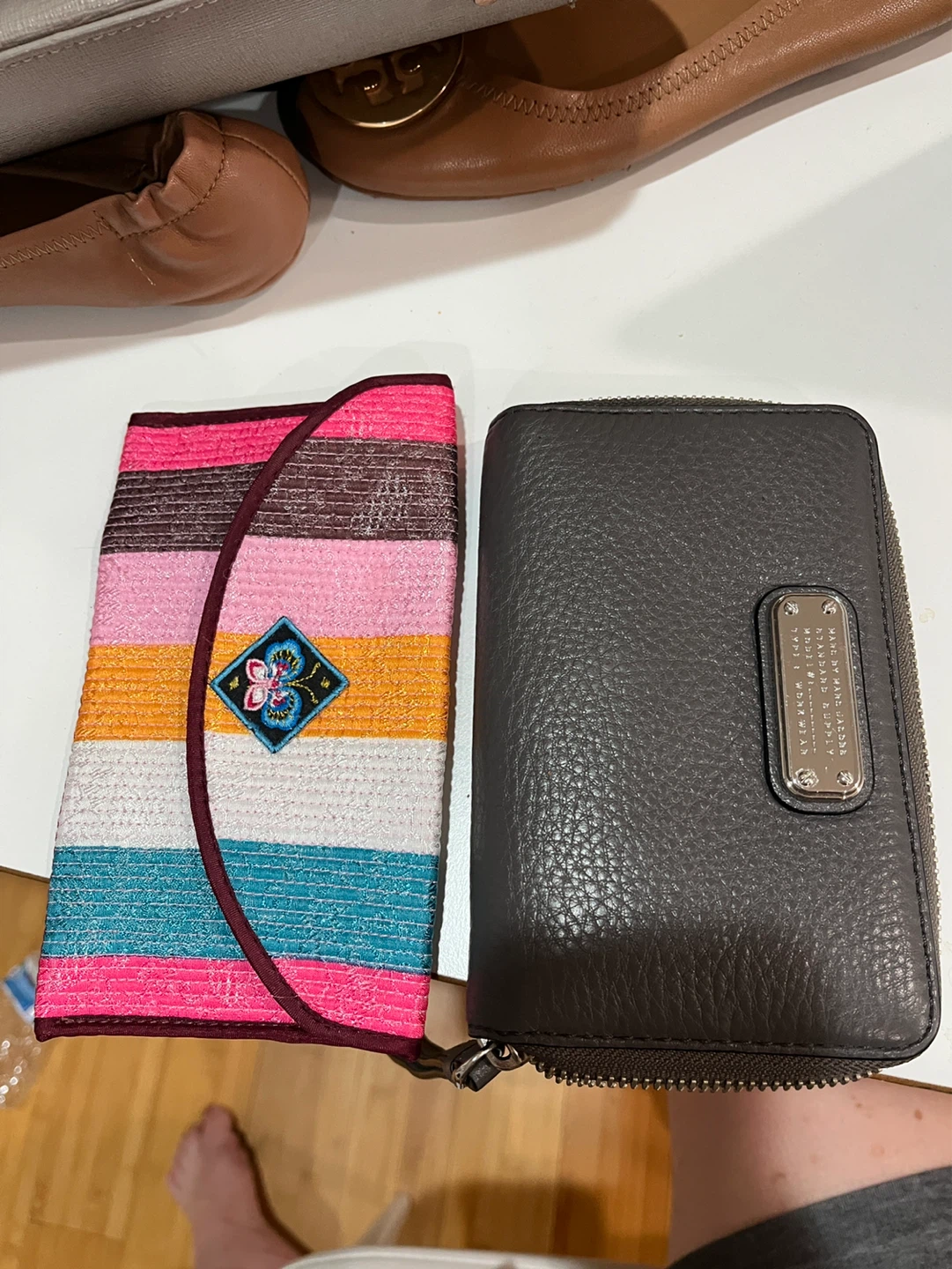 Authentic Marc by Marc Jacobs Grey Leather Zip Around Wallet - photo 4