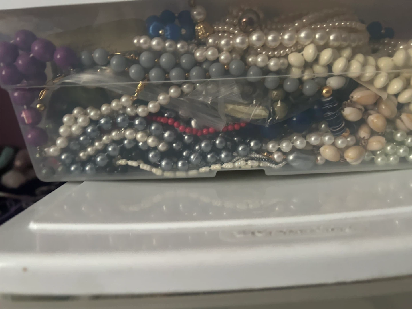 Box of jewellery - photo 3